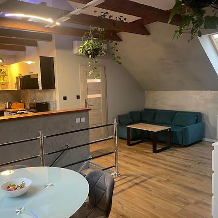 Aparthotel Przytulny Zakatek à Zerniki Wroclawskie Extérieur photo